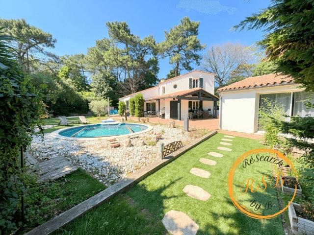 Maison de luxe de 4 chambres en vente à Rivedoux Plage, France