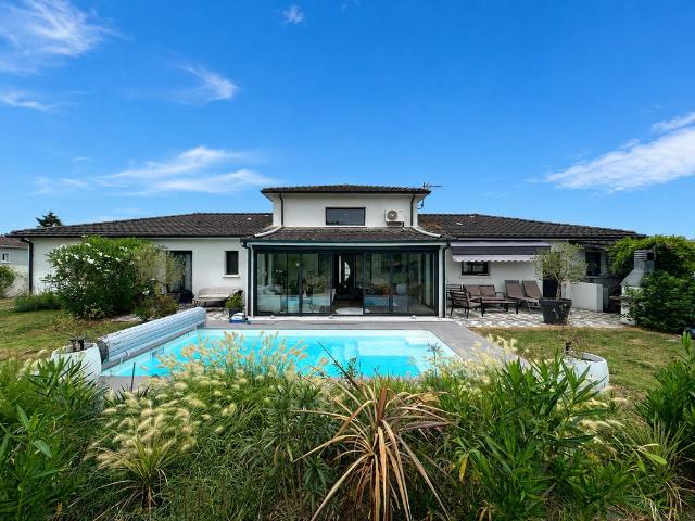 Maison de luxe de 5 pièces en vente à Saint Martin Petit, France