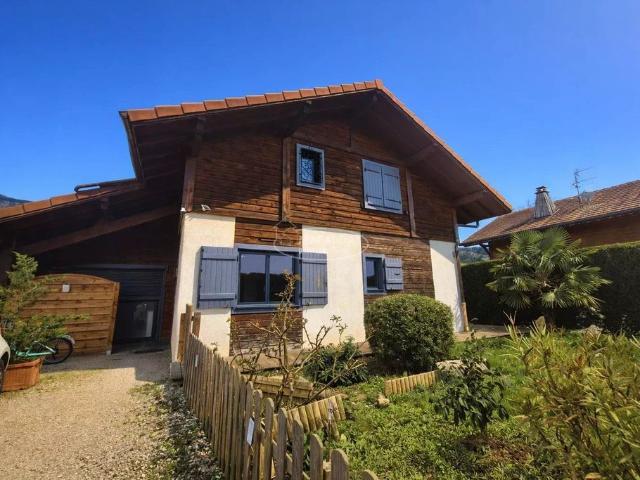 Maison de luxe de 5 pièces en vente à Saint Cergues, France
