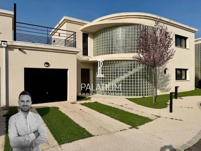 Maison de luxe de 5 pièces en vente à Salon de Provence, Provence Alpes Côte d'Azur