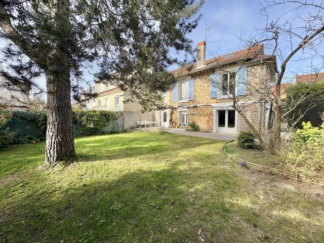 Maison de luxe de 5 pièces en vente à Sartrouville, France