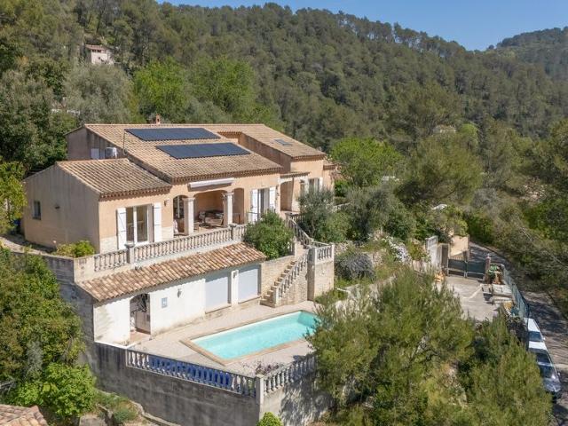 Maison de luxe de 5 pièces en vente à Solliès Toucas, Provence Alpes Côte d'Azur