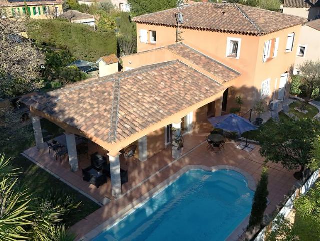 Maison de luxe de 5 pièces en vente à Toulon, France
