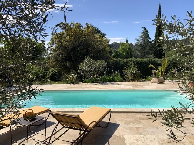 Maison de luxe de 5 pièces en vente à Uzès, France