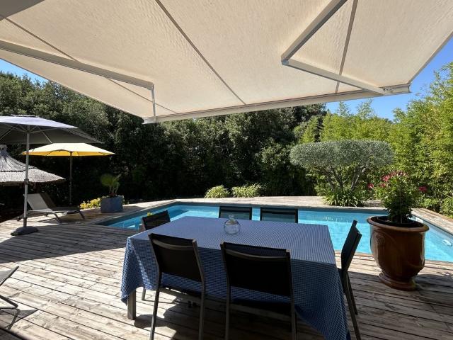Maison de luxe de 5 pièces en vente à Uzès, France