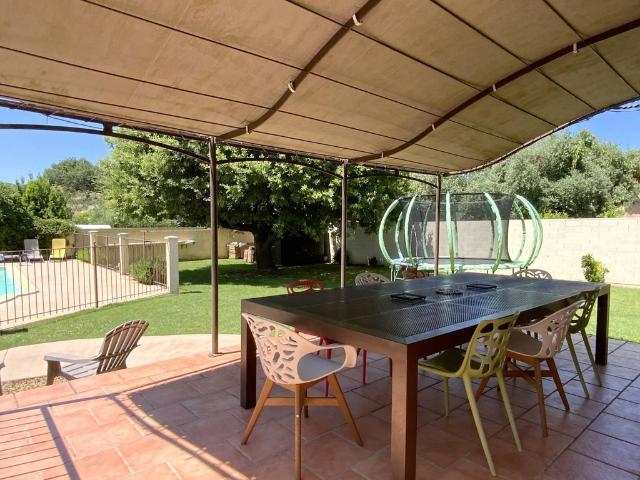 Maison de luxe de 5 pièces en vente à Uzès, France