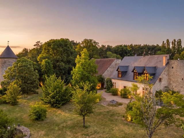 Maison de luxe de 5 pièces en vente à Villefranche sur Cher, France