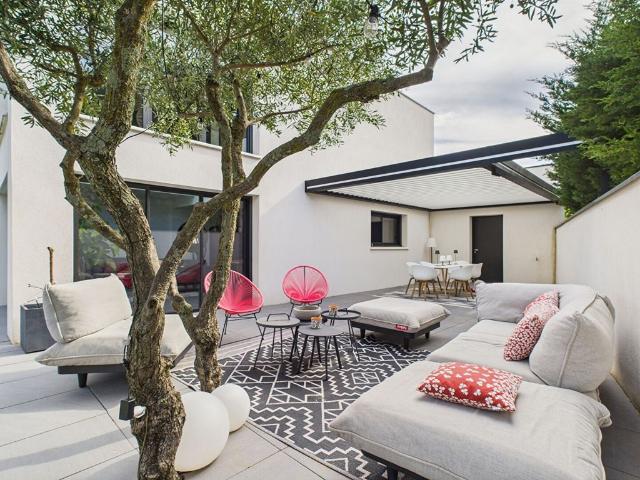 Maison de luxe de 5 pièces en vente à Villeneuve lès Avignon, Occitanie