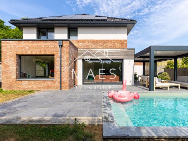 Maison de luxe de 5 pièces en vente à Wambrechies, France