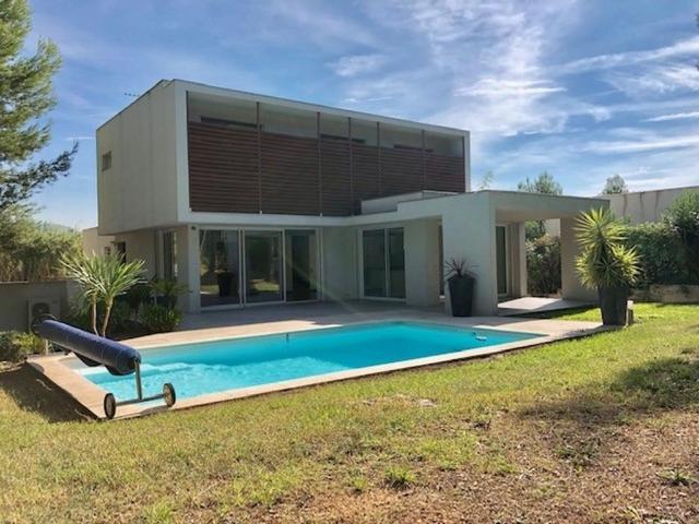 Maison de luxe de 5 pièces en location à Marseille, France