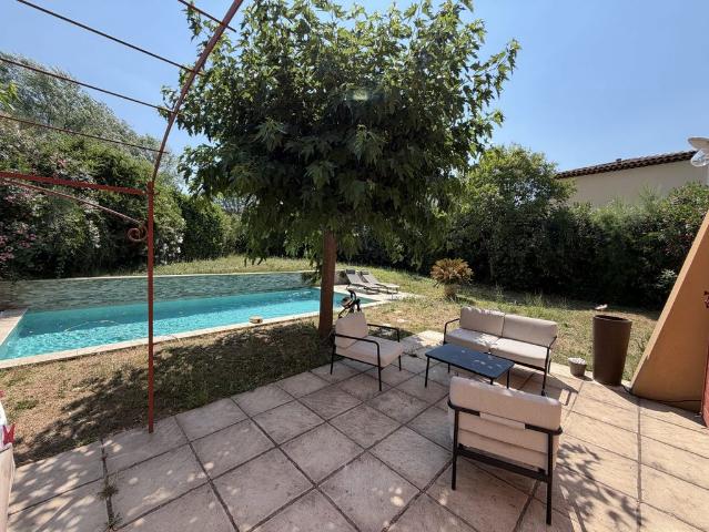 Maison de luxe de 5 pièces en location à Bouc Bel Air, Provence Alpes Côte d'Azur