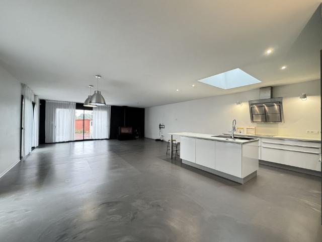 Maison de luxe de 5 pièces en location à Boves, France