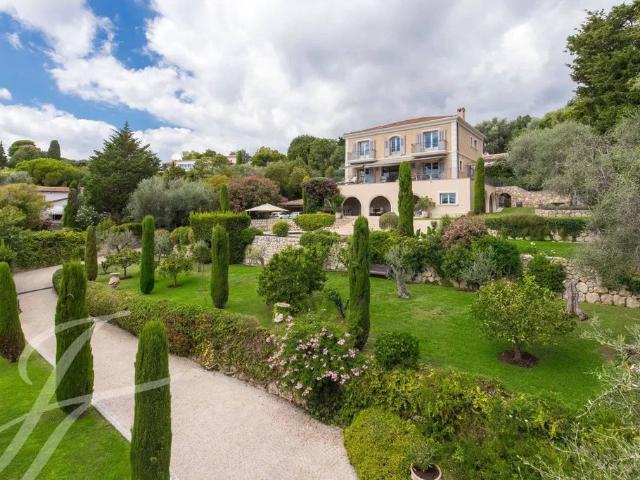 Maison de luxe de 5 pièces en location à Cannes, France