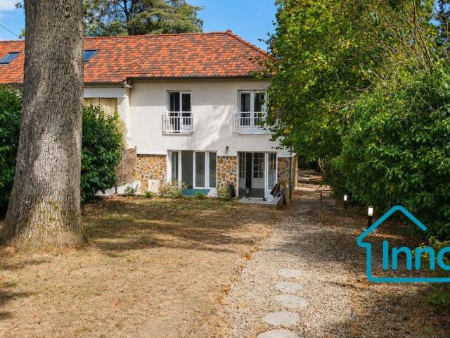 Maison de luxe de 5 pièces en location à La Celle Saint Cloud, France