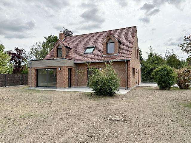 Maison de luxe de 5 pièces en location à Sainghin en Mélantois, France