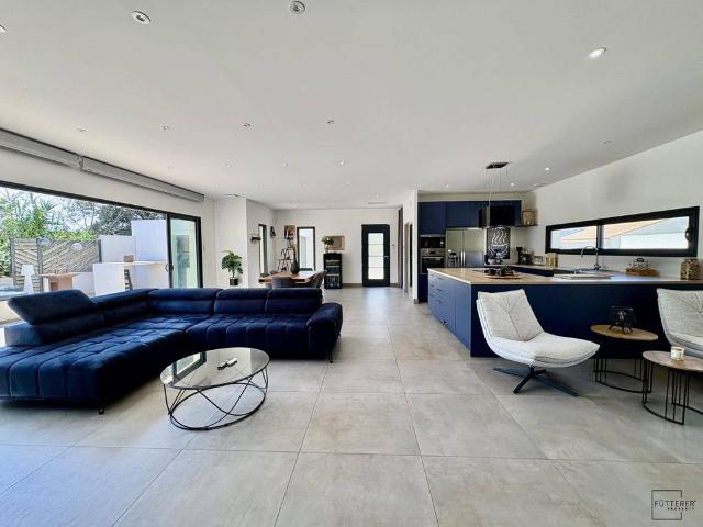 Maison de luxe de 5 pièces en location à Vinassan, Occitanie