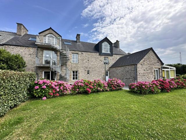 Maison de luxe de 618 m2 en vente Surtainville, France