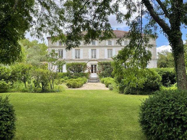 Maison de luxe de 650 m2 en vente Bellevigne en Layon, France