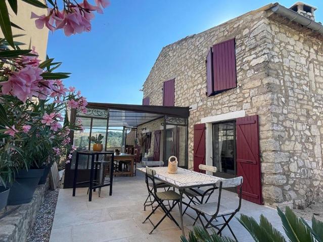 Maison de luxe de 6 pièces en vente à Murs, France