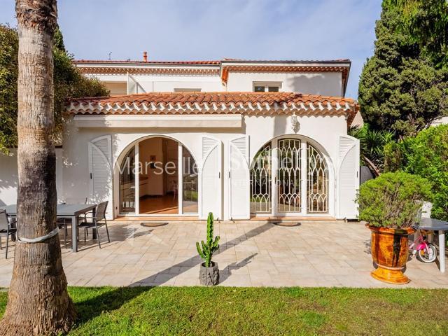 Maison de luxe de 6 pièces en vente à Marseille, France