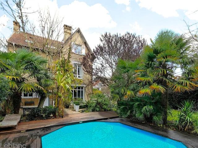 Maison de luxe de 6 pièces en vente à Melun, Île de France