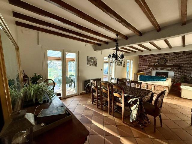 Maison de luxe de 6 pièces en vente à Mérignies, France