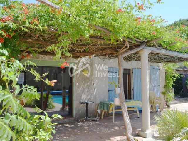 Maison de luxe de 6 pièces en vente à Aureille, France