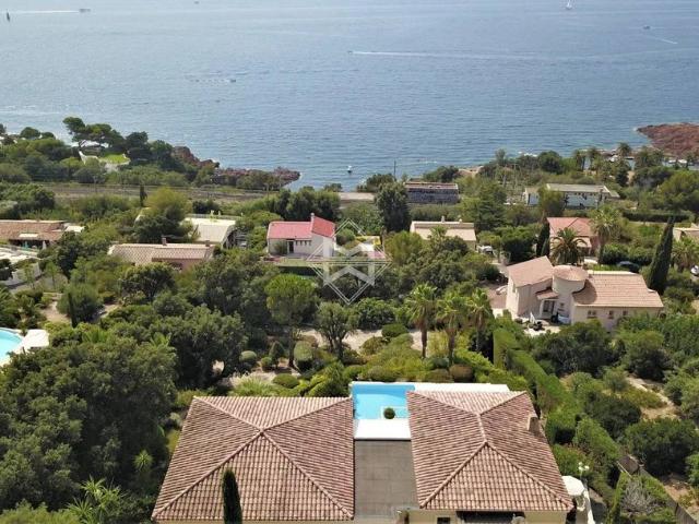 Maison de luxe de 6 pièces en vente à Agay, Provence Alpes Côte d'Azur