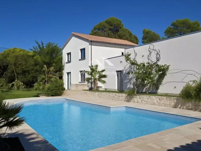 Maison de 5 chambres de luxe en vente à Alès, Occitanie