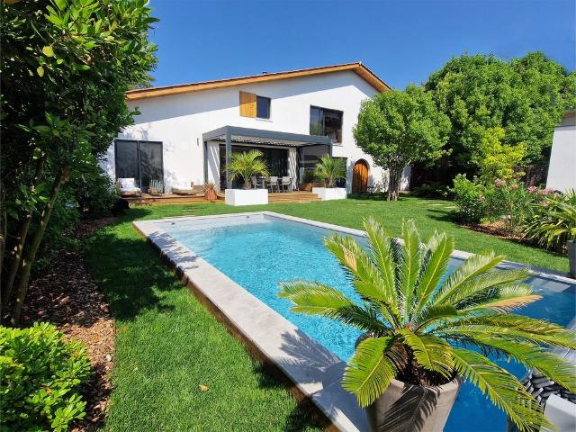 Maison de luxe de 6 pièces en vente à Anglet, Nouvelle Aquitaine