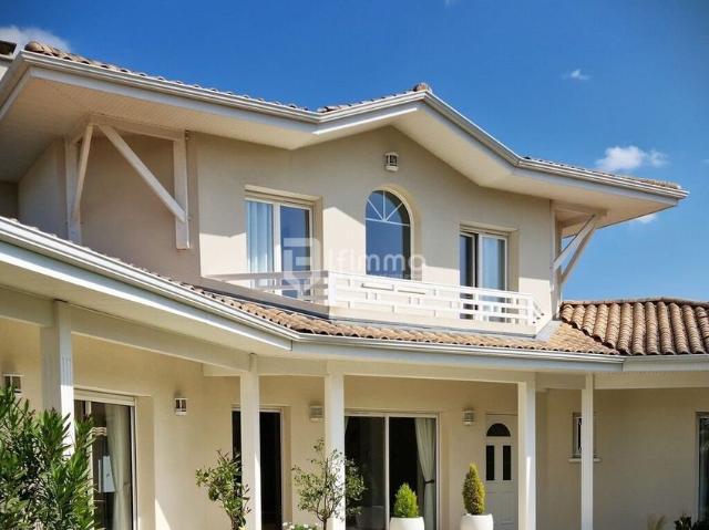 Maison de luxe de 6 pièces en vente à Arès, Nouvelle Aquitaine