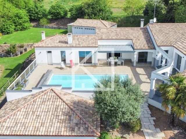 Maison de luxe de 6 pièces en vente à Beaupréau, Pays de la Loire