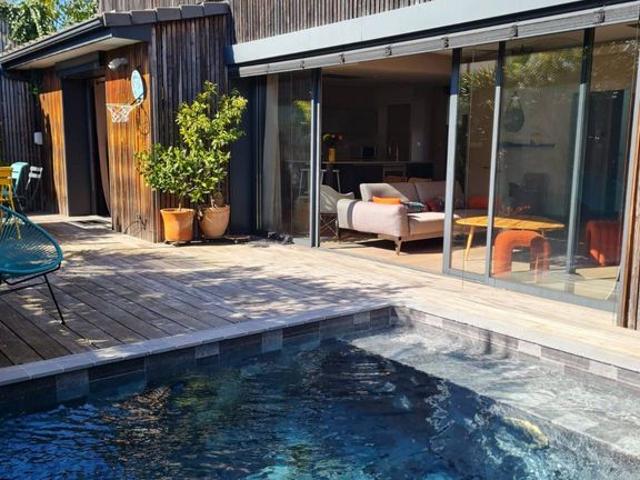 Maison de luxe de 6 pièces en vente à Bordeaux, France