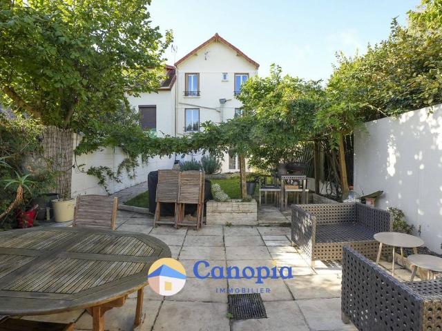 Maison de luxe de 6 pièces en vente à Cachan, France
