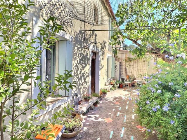 Maison de luxe de 6 pièces en vente à Castries, Occitanie