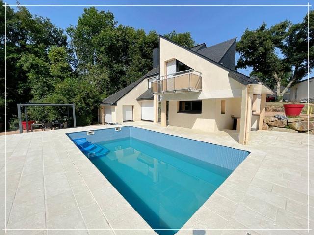 Maison de luxe de 6 pièces en vente à Caudan, Bretagne