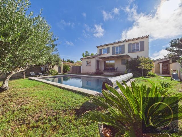 Maison de luxe de 6 pièces en vente à Châteaurenard, France