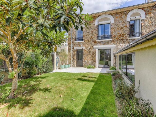 Maison de luxe de 6 pièces en vente à Colombes, Île de France