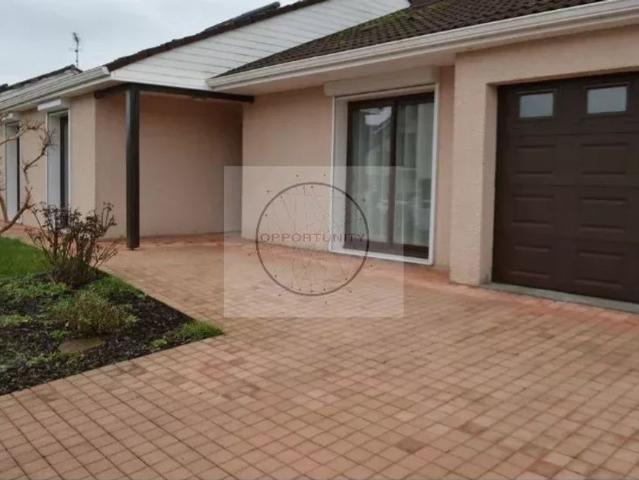 Maison de luxe de 6 pièces en vente à Combs la Ville, France