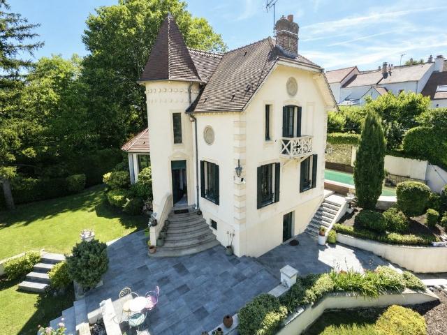 Maison de luxe de 6 pièces en vente à Coupvray, France