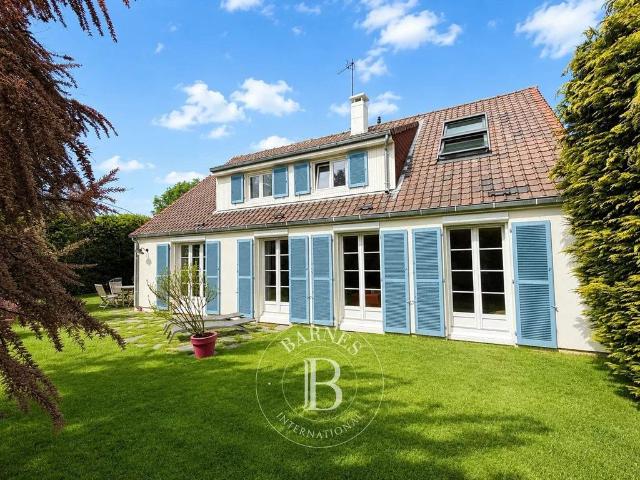 Maison de luxe de 6 pièces en vente à Hem, France