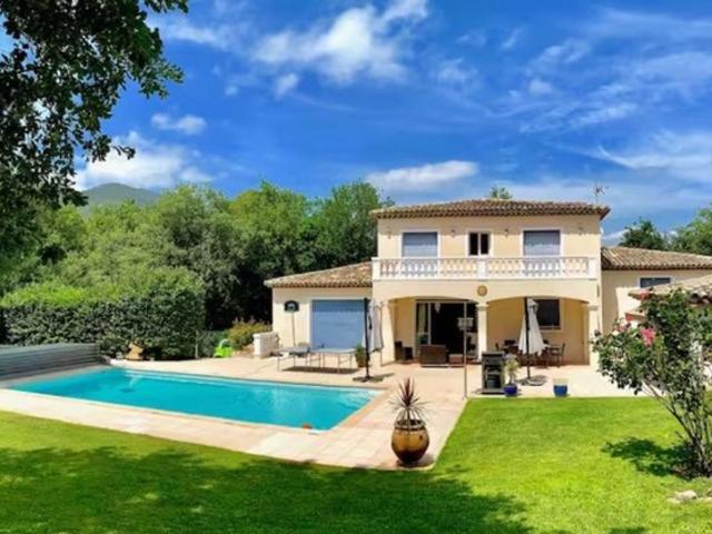 Maison de luxe de 6 pièces en vente à La Gaude, France