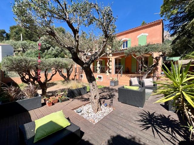 Maison de luxe de 6 pièces en vente à Le Revest les Eaux, Provence Alpes Côte d'Azur