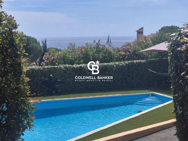 Maison de luxe de 6 pièces en vente à Les Issambres, France