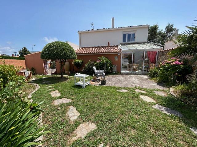Maison de luxe de 6 pièces en vente à Les Sables d'Olonne, France