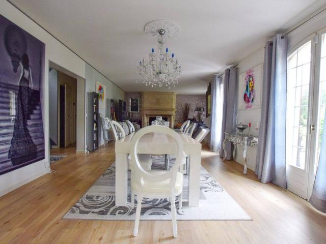 Maison de luxe de 6 pièces en vente à Linas, France