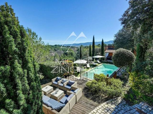 Maison de luxe de 6 pièces en vente à Puget, France