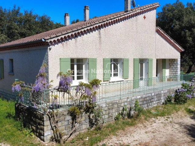 Maison de luxe de 6 pièces en vente à Pernes les Fontaines, France