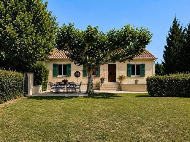 Maison de luxe de 6 pièces en vente à Rognonas, France