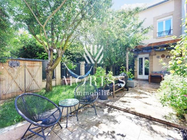Maison de luxe de 6 pièces en vente à Romainville, France